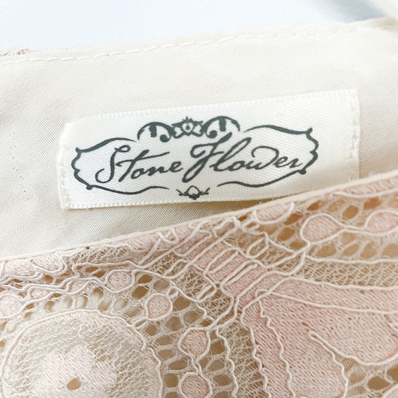 Stoneflower Lace Dress - Picture 4 of 4